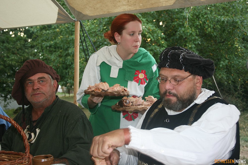 „Ritterswerk am Vogelsberg“ mit einem Ritterschmaus eröffnet ...