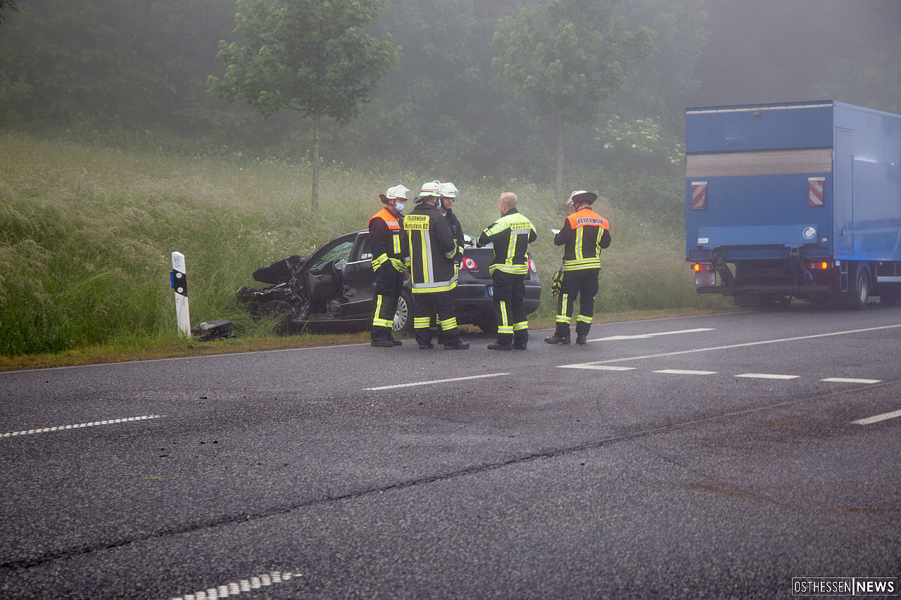 auf der b 275 bei altenschlirf verkehrsunfall zwischen lkw und pkw osthessen news