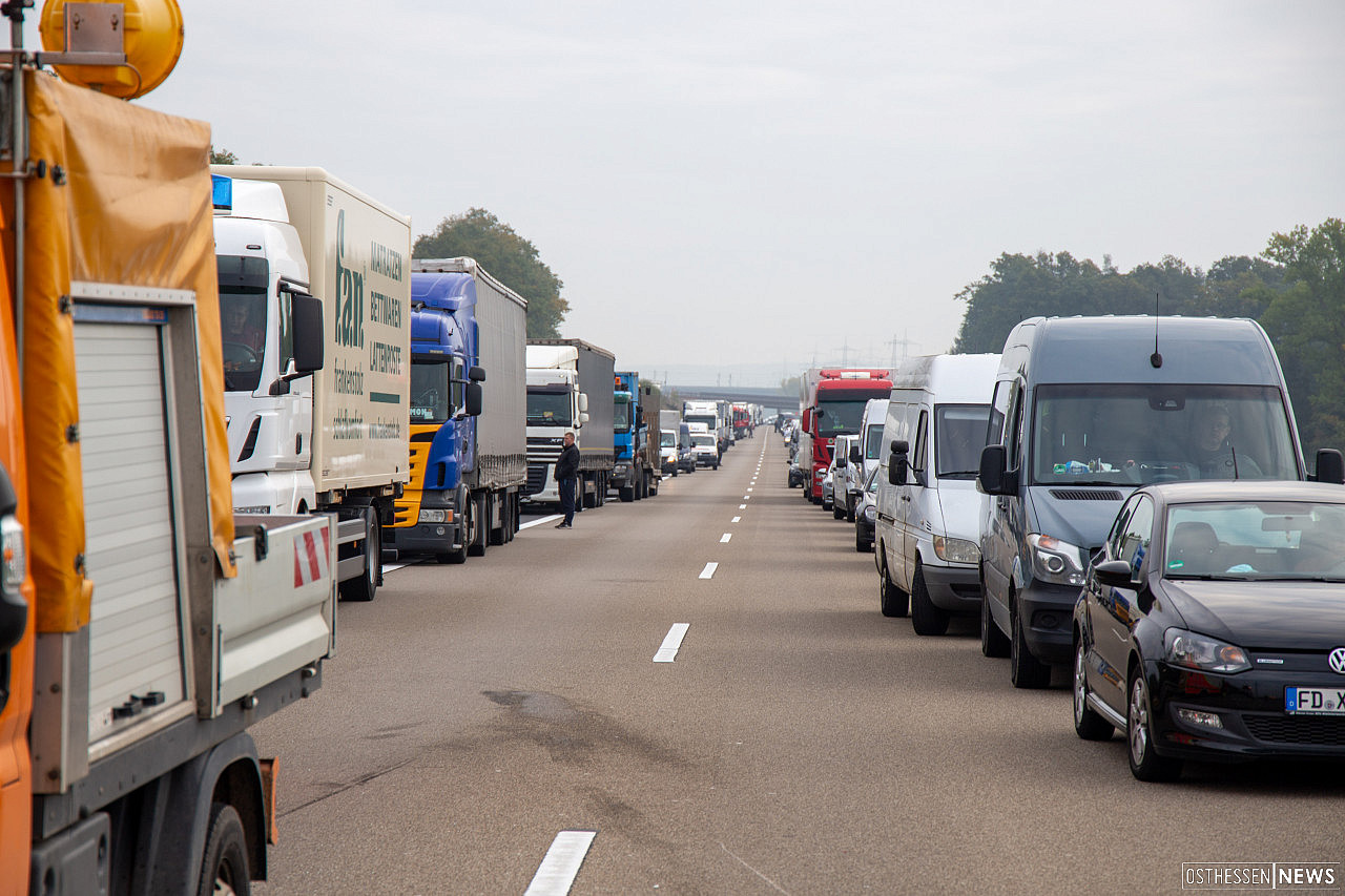 auffahrunfall auf der a66 zwischen den as neuhof sud und neuhof nord osthessen news