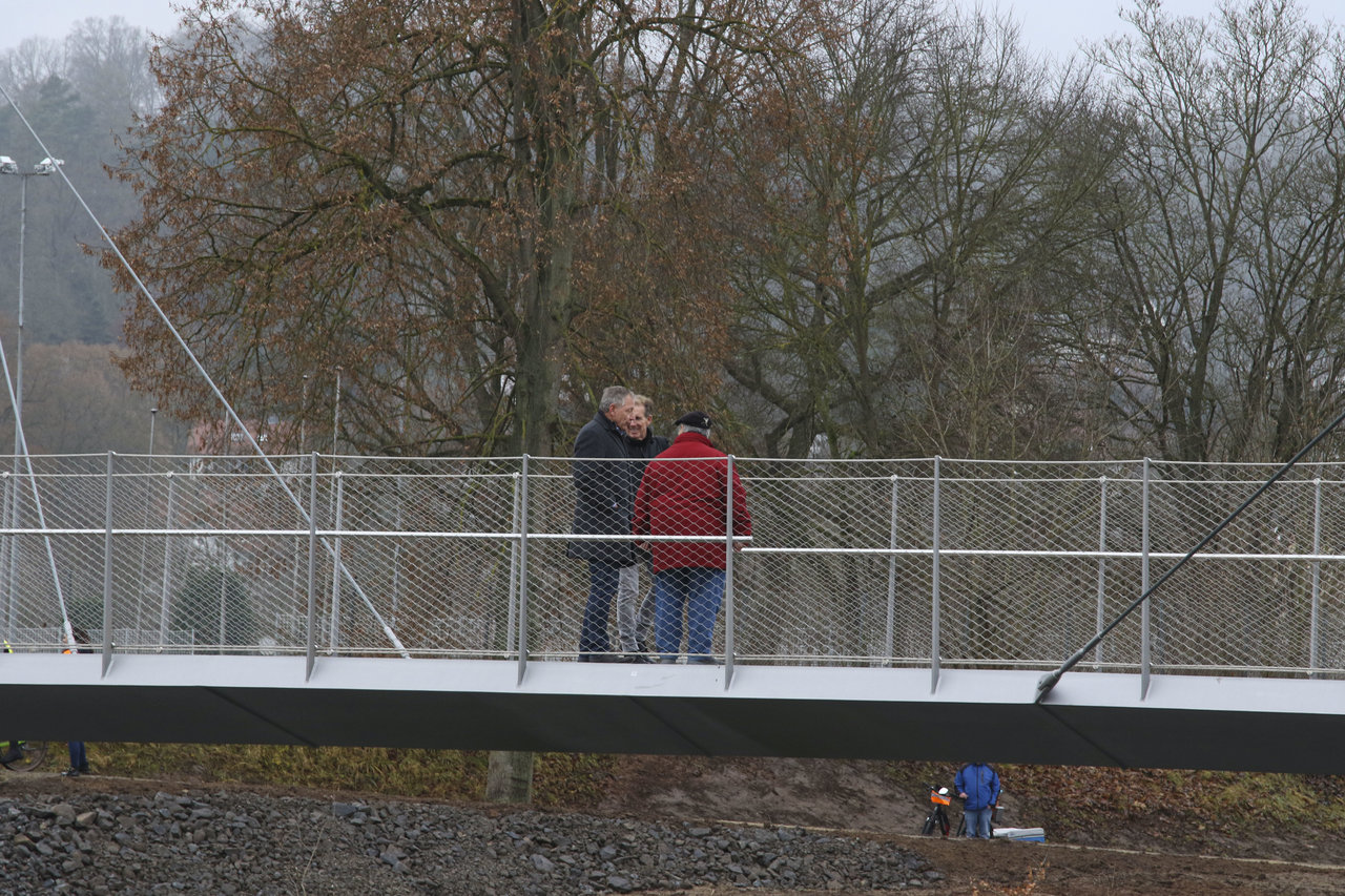 Stylische Hessentags-Brücke ist eröffnet: Beschwingt über die Fulda -  Osthessen
