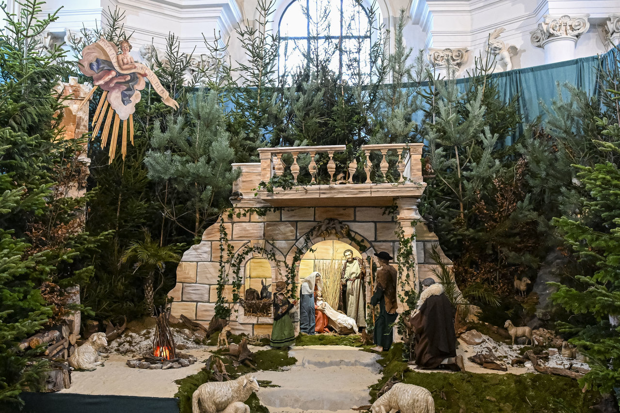 Fuldaer Dom erstrahlt zu Heiligabend in weihnachtlichem Glanz