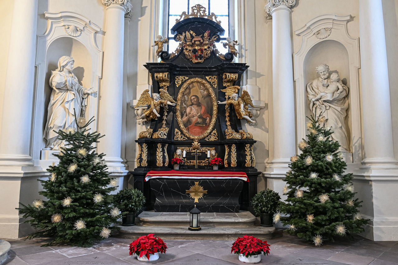 Fuldaer Dom erstrahlt zu Heiligabend in weihnachtlichem Glanz