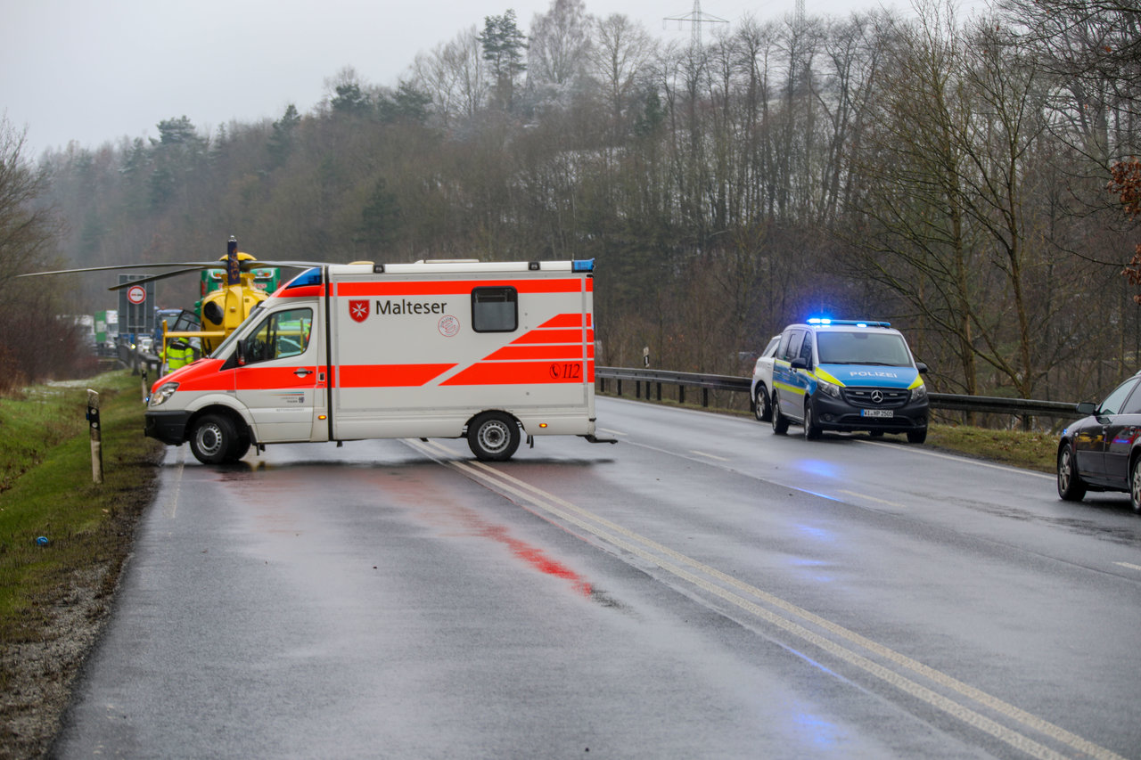 Unfall Mit Zwei Fahrzeugen Auf Der B27 Bei Marbach - Osthessen|News