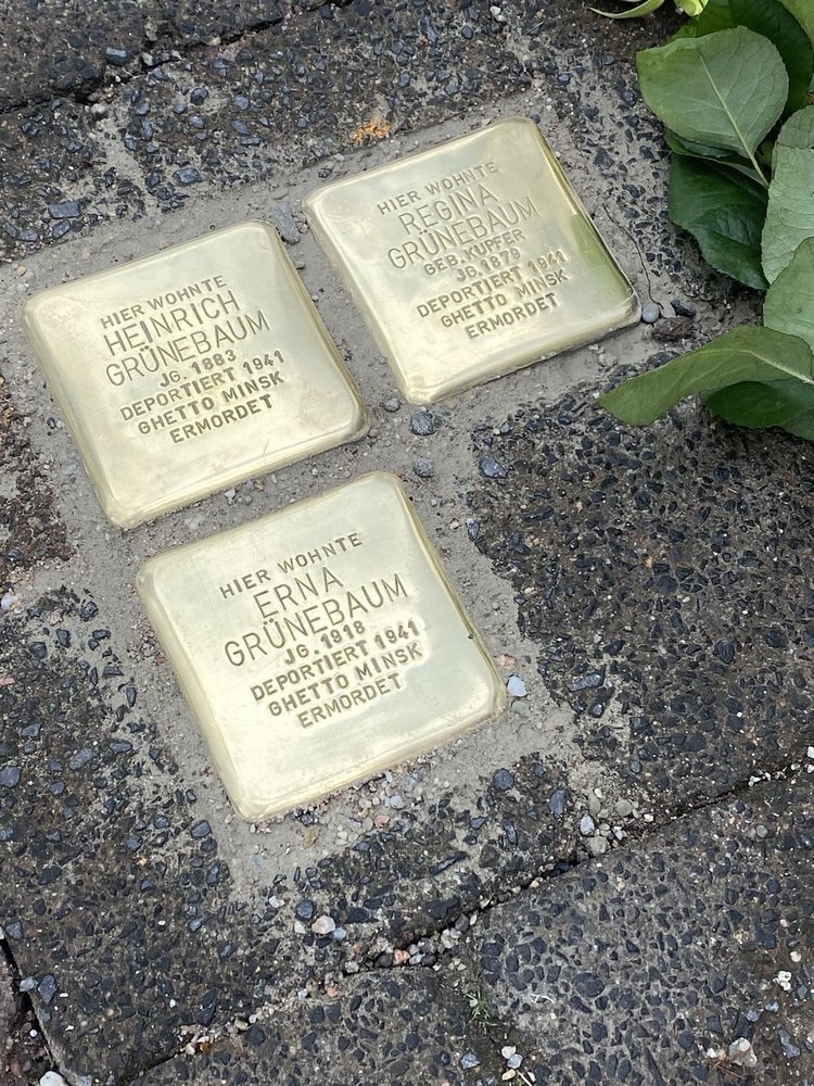 16 Stolpersteine zum Gedenken an Nazi-Opfer in Schmalnau verlegt -  Osthessen|News