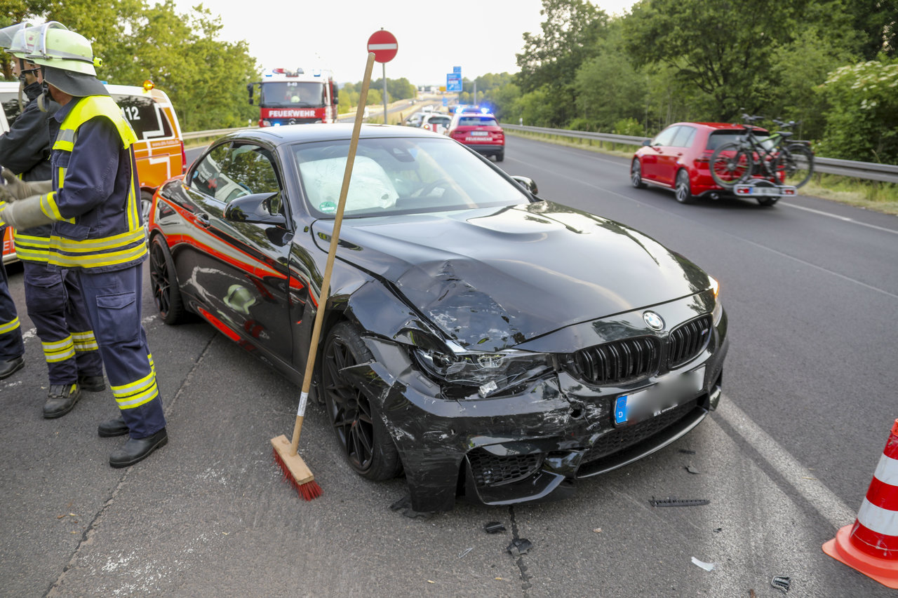 Auf Der B 27 - Verkehrswidriges Wendemanöver Führt Zum Unfall ...