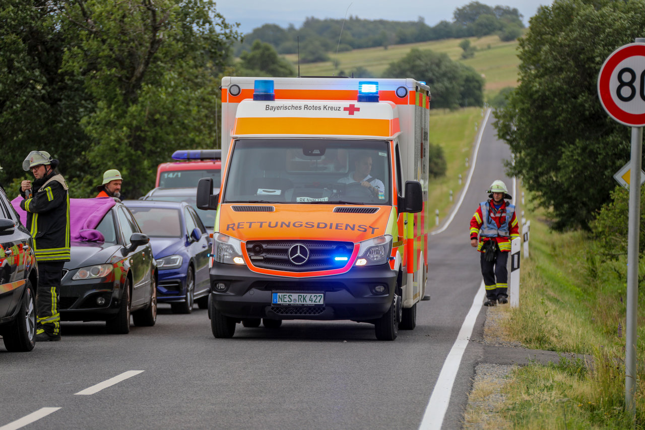 Schwerer Unfall In Der Rhön: 69-jährige Beifahrerin Verstorben ...