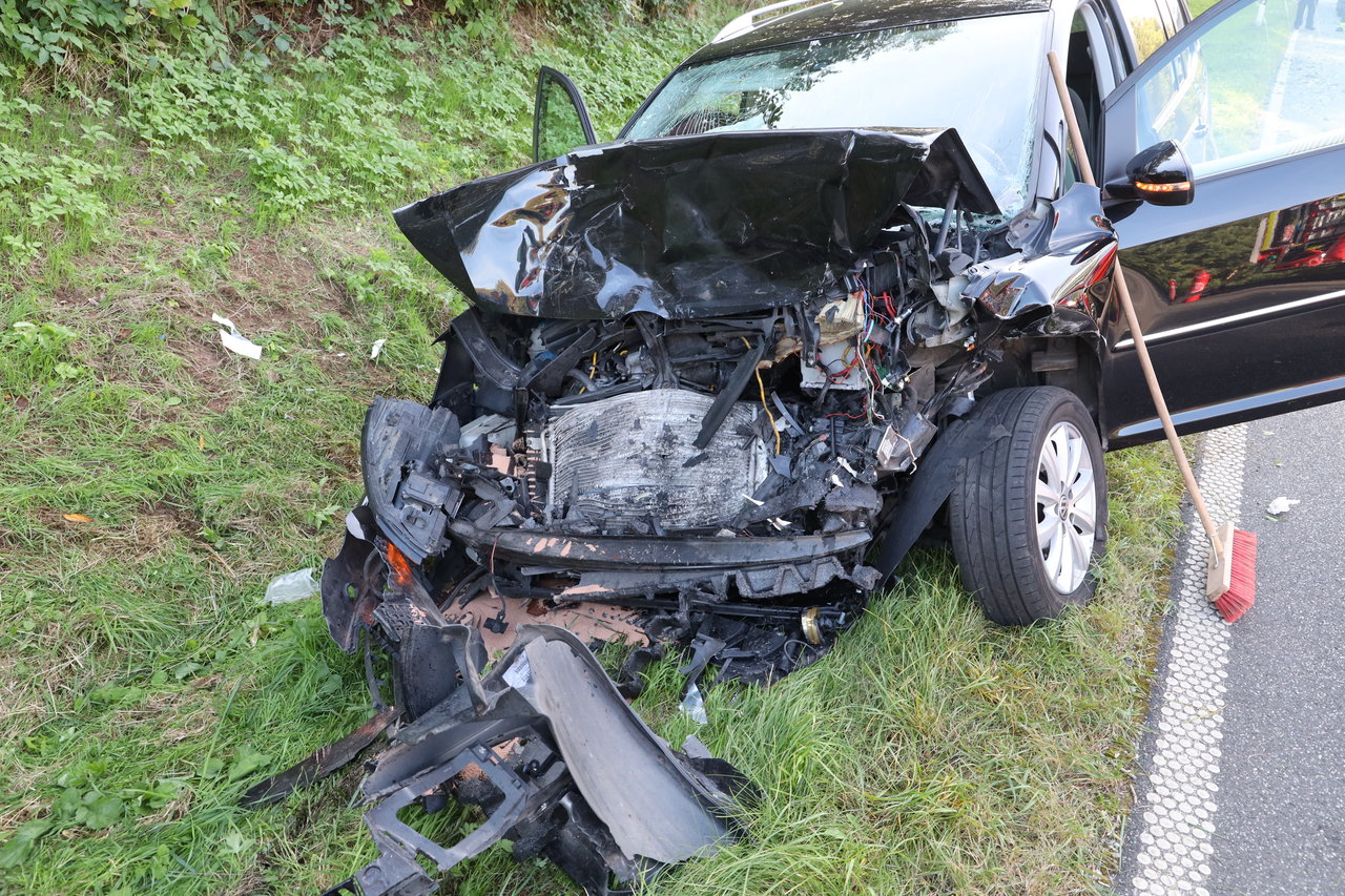 Frontalcrash Mit Vier Verletzten - B62 Aktuell Vollgesperrt - Osthessen ...