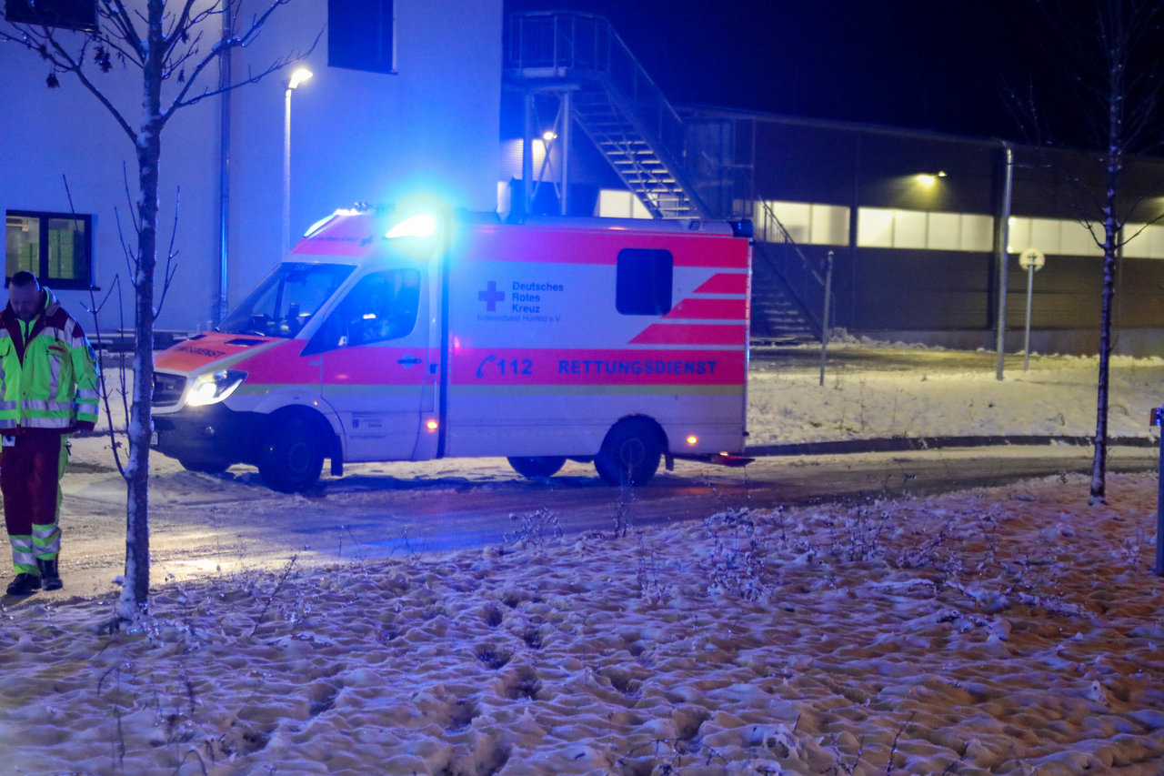 Feuerwehr Rettet Audi-Fahrer (33) Nach Knapp Einer Stunde Aus Dem Pkw ...