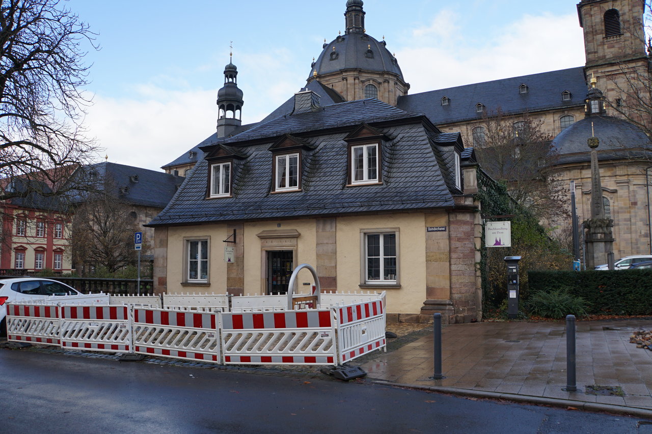 Theologisches Fachsortiment der "Buchhandlung am Dom" zieht in die