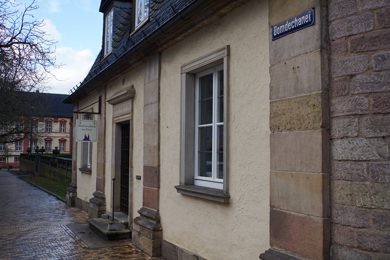 Theologisches Fachsortiment der "Buchhandlung am Dom" zieht in die