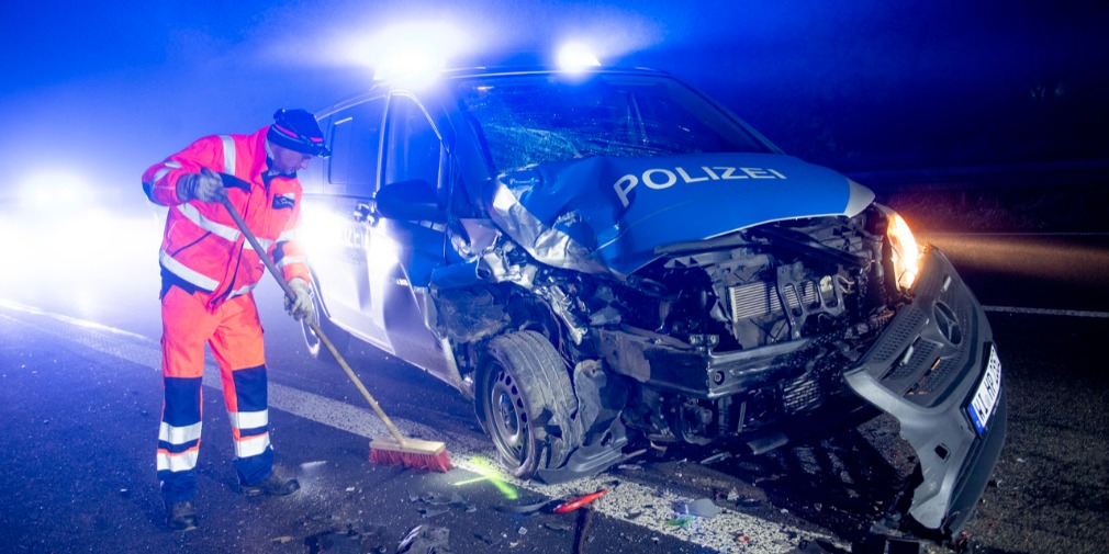 nach bomben sprengung schwerer unfall auf der a7 mit zwei polizei streifenwagen osthessen news