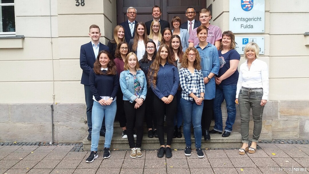 Acht neue Auszubildende - Ausbildungsstart beim Amtsgericht Fulda ...