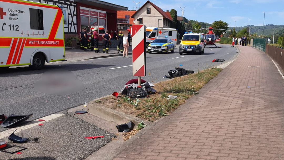 Schwerer Unfall Auf Der B 62: Motorrad Prallt Frontal Gegen Auto ...