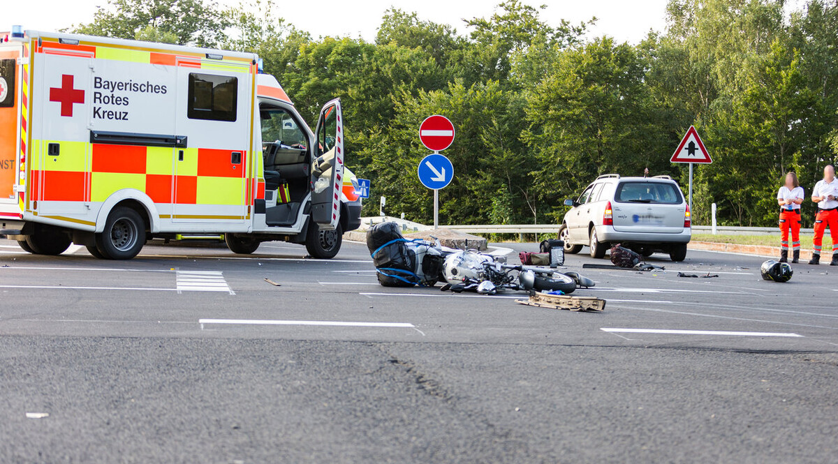 Schwerer Unfall Auf Der B 286 Motorradfahrer 25 Verstorben Osthessen News