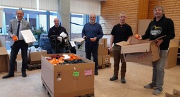 Caritas-Werkstatt in Fulda verpackt Schalterdosen für das Ahrtal