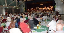 Orchester der Freiwilligen Feuerwehr Dirlos schenkte der Gemeinde Konzert