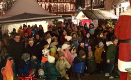 Ein Weihnachtsmarkt für Groß und Klein: Beim Nikolaus strahlten die Kinder