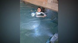 Nach O|N-Bericht: Sehbehinderte Mila lernt das Schwimmen