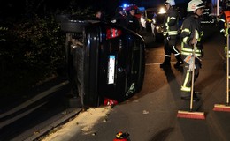 Fahrzeug kippt am späten Abend auf die Seite: Keine verletzten Personen
