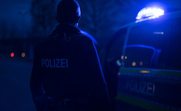 Steinwurf auf Auto von der Brücke Hohenlohestraße - Zeugenaufruf