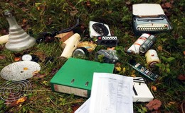 Hochsensible Daten eines Vereins zwischen Müll im Wald entsorgt