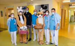 Kleine Osterüberraschung: Hase Föllschi & Co. zu Besuch auf der Kinderstation