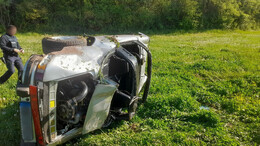 Schwerer Unfall auf B83: Porsche 911 überschlägt sich mehrfach