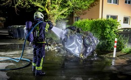 Schon wieder: Mülltonnenbrand an Domschule sorgt für Feuerwehreinsatz