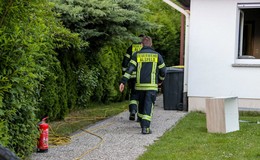 Küchenbrand: Fettpfanne auf dem Herd vergessen - Feuerwehreinsatz