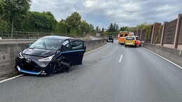 Geisterfahrerin verursacht Unfall auf der B27 - Drei Fahrzeuge beteiligt