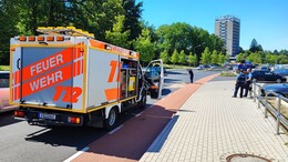 Lkw fährt in Petersberger Straße auf Pkw auf - Keine Verletzten