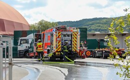 Brand in Müllfahrzeug sorgt für Einsatz der Feuerwehr