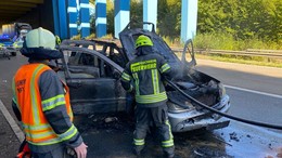 Pkw brennt auf der A7 komplett aus: Ursache unklar