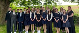 16 Jugendliche feiern Konfirmation in der Kreuzkirche in Neuenberg