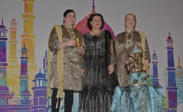 Maharani Steffi XXVII. mit Adjutantinnen Carola & Lena