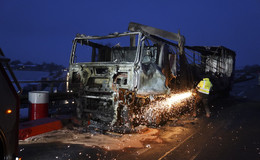 Nach dem Lastwagen-Brand: Statiker prüfen am Freitag die A 4-Brücke