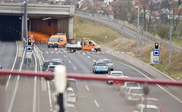 Zum Glück Fehlalarm: Stau nach Evakuierung des Neuhofer Tunnels