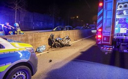 Auf der B27: Krad und Ford kollidieren - Motorradfahrer (62) schwerst verletzt
