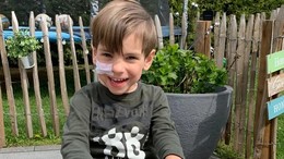 Philipp (2) kann nicht essen und trinken: Therapie in Österreich könnte helfen