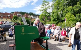 Mobiles Orgelkonzert "rollte" durch den Bad Brückenauer "Siebener Park"