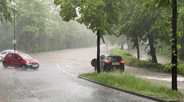 Schweres Gewitter zieht über Region hinweg: Straßen überflutet