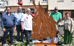 Feierliche Einweihung: Reinhard Rauche spendet Lullusfest-Denkmal