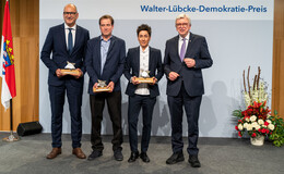 Volker Bouffier überreicht Walter-Lübcke-Demokratie-Preis 2020