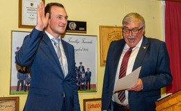 Ex-Azubi Lukas Becker als Bürgermeister vereidigt