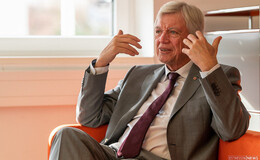 Volker Bouffier (CDU) verspricht: "Mit mir wird es keinen Lockdown mehr geben"