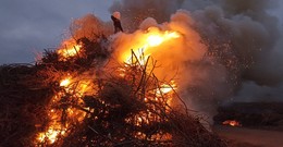 Hutzelfeuer in fast jedem Dorf im Fuldaer- und Hünfelder Land