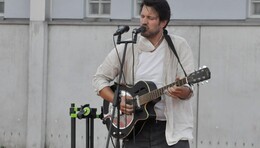 Songwriter Tarq Bowen musizierte vor Häftlingen in der JVA Fulda