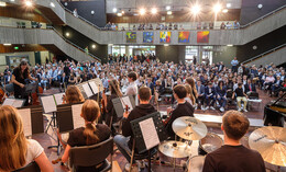 Endlich wieder eine volle Aula: Abiturienten-Entlassung am Domgymnasium