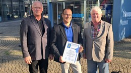 Bundestagsabgeordneter Lenders mit der Silbernen IOS-Ehrennadel gewürdigt