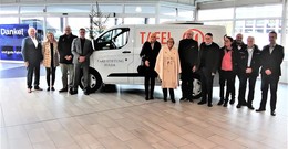 Care-Stiftung spendet der Tafel Fulda einen Ford-Kühltransporter
